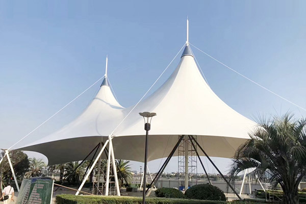 北京膜結(jié)構(gòu)造型分為兩部分，冠頂膜與裙形單元